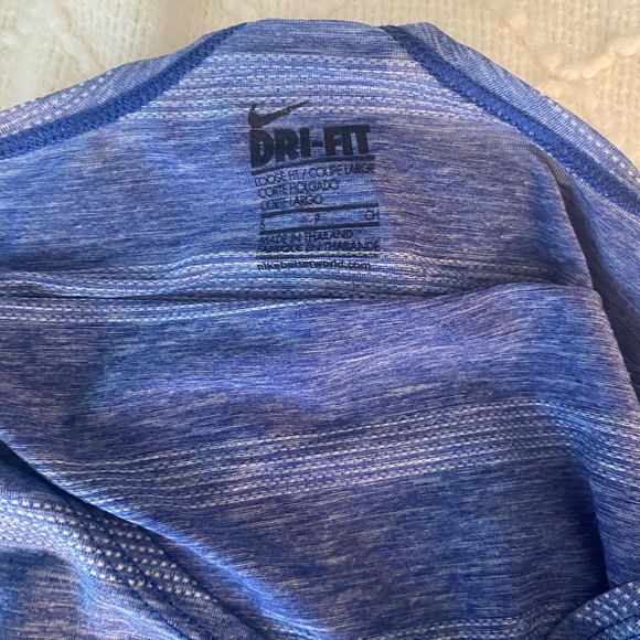 Set of two workout tops - Picture 3 of 4